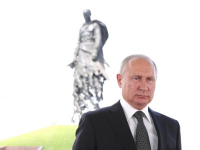 Обращение Владимира Путина на открытии Ржевского мемориала, 30.06.20. Фото: kremlin.ru Обращение Владимира Путина на открытии Ржевского мемориала, 30.06.20. Фото: kremlin.ru