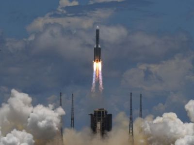 Старт ракеты-носителя "Чанчжен" с марсианской АМС "Вопросы к небу" ("Тяньвэнь"). Фото: metronews.ru Старт ракеты-носителя "Чанчжен" с марсианской АМС "Вопросы к небу" ("Тяньвэнь"). Фото: metronews.ru