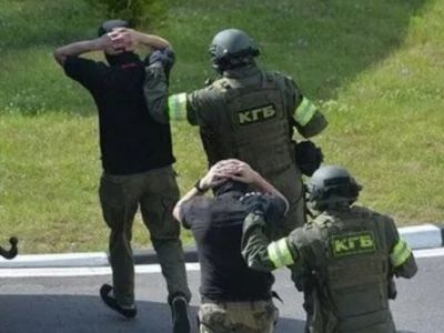 КГБ Беларуси задерживает "вагнеровцев". Скрин: yakovenkoigor.blogspot.com КГБ Беларуси задерживает "вагнеровцев". Скрин: yakovenkoigor.blogspot.com