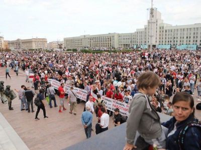 Протестующие у Дома правительства в Минске. Фото: Наша Нива Протестующие у Дома правительства в Минске. Фото: Наша Нива