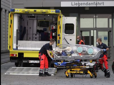 Госпитализация Алексея Навального в клинику "Шарите" (Charite) в Берлине. Фото EPA/CLEMENS BILAN/Scanpix/Leta Госпитализация Алексея Навального в клинику "Шарите" (Charite) в Берлине. Фото EPA/CLEMENS BILAN/Scanpix/Leta