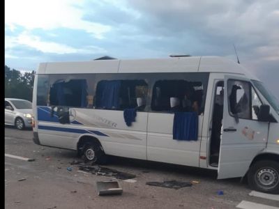 Растрелянный автобус с активистами. Фото: Илья Кива Растрелянный автобус с активистами. Фото: Илья Кива