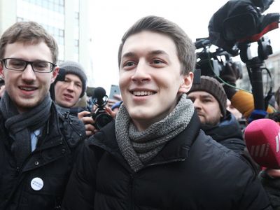 Егор Жуков у здания Кунцевского районного суда. Фото: Евгений Разумный / Ведомости Егор Жуков у здания Кунцевского районного суда. Фото: Евгений Разумный / Ведомости