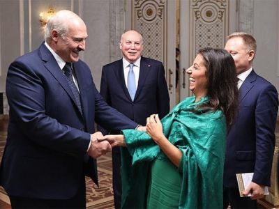 Александр Лукашенко и Маргарита Симоньян. Фото: yakovenkoigor.blogspot.com Александр Лукашенко и Маргарита Симоньян. Фото: yakovenkoigor.blogspot.com