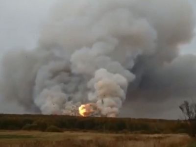 Взрыв на военном складе под Рязанью. Фото: fontanka.ru Взрыв на военном складе под Рязанью. Фото: fontanka.ru