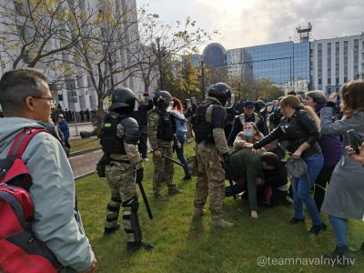 Разгон митинга в поддержку арестованного экс-губернатора края Сергея Фургала в Хабаровске, 10 октября 2020 года. Фото: Штаб Навального в Хабаровске / Twitter Разгон митинга в поддержку арестованного экс-губернатора края Сергея Фургала в Хабаровске, 10 октября 2020 года. Фото: Штаб Навального в Хабаровске / Twitter