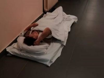 Уложили на полу Уложили на полу