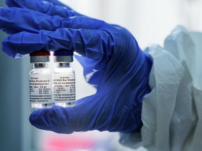 Первая в мире вакцина от коронавируса, зарегистрированная в России. Фото: РФПИ и Центр имени Гамалеи Первая в мире вакцина от коронавируса, зарегистрированная в России. Фото: РФПИ и Центр имени Гамалеи