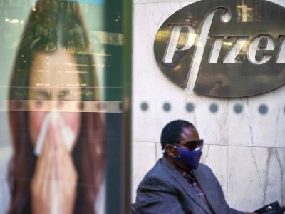 Штаб-квартира Pfizer Inc. в центре Манхэттена, Нью-Йорк, 9 ноября 2020 года. Фото: John Nacion / STAR MAX / AP Штаб-квартира Pfizer Inc. в центре Манхэттена, Нью-Йорк, 9 ноября 2020 года. Фото: John Nacion / STAR MAX / AP