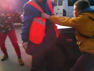 Нападение подростков на дворника-мигранта. Фото: rutube.ru Нападение подростков на дворника-мигранта. Фото: rutube.ru