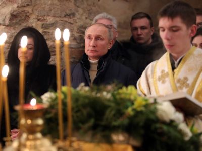 Путин на Рождественской службе без маски Фото: пресс-служба Кремля Путин на Рождественской службе без маски Фото: пресс-служба Кремля