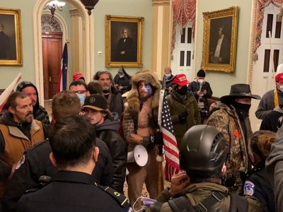 Сторонники Трампа в захваченном Капитолии, 6.01.2021. Фото: twitter.com/igorbobic Сторонники Трампа в захваченном Капитолии, 6.01.2021. Фото: twitter.com/igorbobic