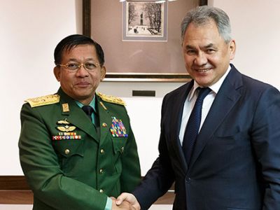 С.Шойгу и нынешний диктатор Мьянмы Мин Аун Хлайн. Фото: vz.ru С.Шойгу и нынешний диктатор Мьянмы Мин Аун Хлайн. Фото: vz.ru