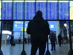 Пассажиры в аэропорту