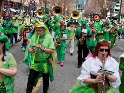 Парад в День святого Патрика. Фото: www.hotcourses.ru Парад в День святого Патрика. Фото: www.hotcourses.ru