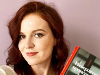 Кира Ярмыш и ее книга. Фото: og.ru Кира Ярмыш и ее книга. Фото: og.ru