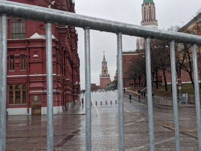 Ограждения на Манежной площади, утро 21.04.21. Фото: t.me/pr_russia Ограждения на Манежной площади, утро 21.04.21. Фото: t.me/pr_russia