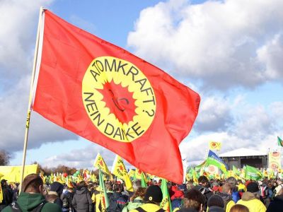 Демонстрация против АЭС "Атомная энергетика? Спасибо, нет!" Фото: www.boell.de Демонстрация против АЭС "Атомная энергетика? Спасибо, нет!" Фото: www.boell.de