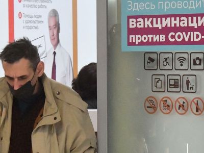 Информация о вакцинации от COVID-19 в центре госуслуг "Мои документы" . Фото: Алексей Куденко / РИА Новости Информация о вакцинации от COVID-19 в центре госуслуг "Мои документы" . Фото: Алексей Куденко / РИА Новости
