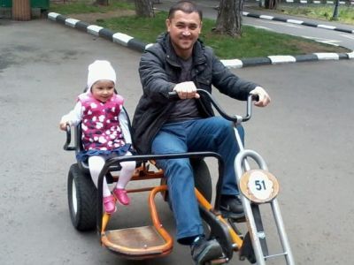 Вадим Бектемиров с дочерью. Фото: Сrimean-solidarity.org Вадим Бектемиров с дочерью. Фото: Сrimean-solidarity.org