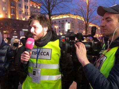 Алексей Коростелев в эфире "Дождя" 21 апреля. Фото: Алексей Малаховский / Сноб Алексей Коростелев в эфире "Дождя" 21 апреля. Фото: Алексей Малаховский / Сноб