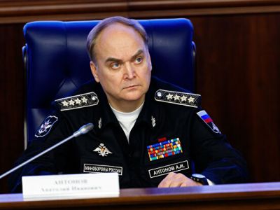Анатолий Антонов (во времена, когда он занимал должность заместителя министра обороны). Фото: РИА Новости Анатолий Антонов (во времена, когда он занимал должность заместителя министра обороны). Фото: РИА Новости