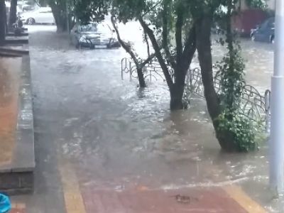 Ливень в Лазаревском районе. Фото: Yong Park / vk.com/this_is_sochi Ливень в Лазаревском районе. Фото: Yong Park / vk.com/this_is_sochi