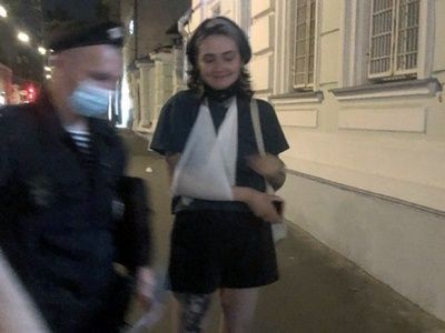 Задержание журналистки "Ленты.Ру" Анастасии Завьяловой Фото: Полина Глухова Задержание журналистки "Ленты.Ру" Анастасии Завьяловой Фото: Полина Глухова