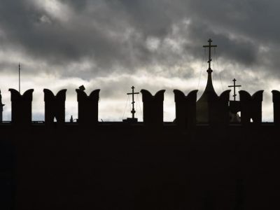 Кремлевская стена после урагана. Фото: kommersant.ru Кремлевская стена после урагана. Фото: kommersant.ru