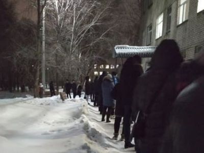 Очередь за талоном к врачу. Фото: Марина Садчикова, Каспаров.Ru Очередь за талоном к врачу. Фото: Марина Садчикова, Каспаров.Ru