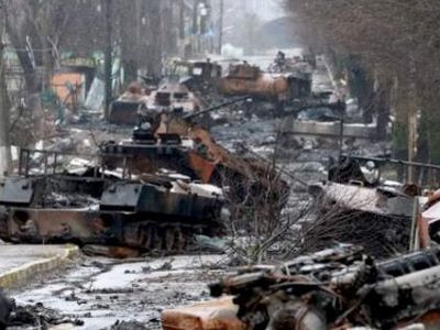 Колонна подбитой техники в Буче. Фото: LEE DURANT / BBC Колонна подбитой техники в Буче. Фото: LEE DURANT / BBC