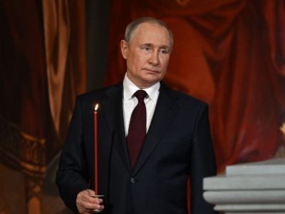 Владимир Путин на пасхальном богослужении в храме Христа Спасителя, 23.04.22. Фото: kremlin.ru Владимир Путин на пасхальном богослужении в храме Христа Спасителя, 23.04.22. Фото: kremlin.ru