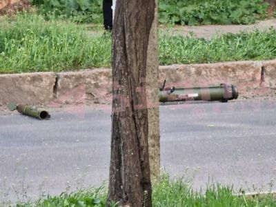 Брошенные тубусы от гранатометов после обстрела неизвестными МГБ самопровозглашенного Приднестровья, 25.04.22. Фото: t.me/anatoly_nesmiyan Брошенные тубусы от гранатометов после обстрела неизвестными МГБ самопровозглашенного Приднестровья, 25.04.22. Фото: t.me/anatoly_nesmiyan