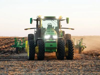 Сельхозтехника John Deere. Фото: agroexpert.md Сельхозтехника John Deere. Фото: agroexpert.md