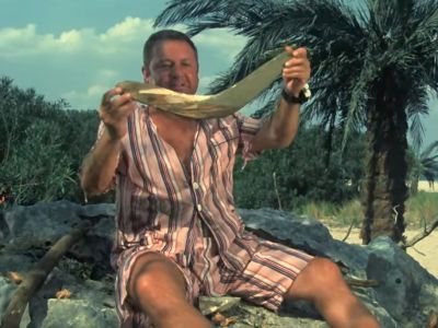 Бумеранг. Кадр из фильма "Синьор Робинзон" 1976 Бумеранг. Кадр из фильма "Синьор Робинзон" 1976