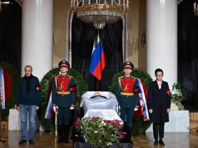 Церемония прощания с бывшим президентом СССР Михаилом Горбачевым в Колонном зале Дома союзов в Москве. Фото: Рамиль Ситдиков / РИА Новости Церемония прощания с бывшим президентом СССР Михаилом Горбачевым в Колонном зале Дома союзов в Москве. Фото: Рамиль Ситдиков / РИА Новости