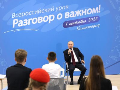Путин на встрече со школьниками в Калиниграде, 1.09.22. Фото: kremlin.ru Путин на встрече со школьниками в Калиниграде, 1.09.22. Фото: kremlin.ru