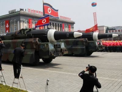Ракеты "Хвасон-12" на параде в Пхеньяне. Фото: t.me/golovnin_tokyo Ракеты "Хвасон-12" на параде в Пхеньяне. Фото: t.me/golovnin_tokyo