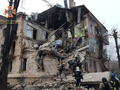 Последствия удара по жилому дому в Кривом Роге, 15.12.22. Фото: ГУ Госслужбы по чрезвычайным ситуациям Украины по Днепропетровской области Последствия удара по жилому дому в Кривом Роге, 15.12.22. Фото: ГУ Госслужбы по чрезвычайным ситуациям Украины по Днепропетровской области
