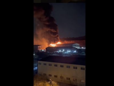 Пожар на складе во Владивостоке. Фото: соцсети Пожар на складе во Владивостоке. Фото: соцсети