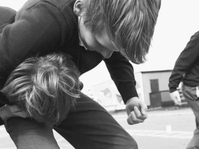 Избиение школьника. Фото: kurer-sreda.ru Избиение школьника. Фото: kurer-sreda.ru