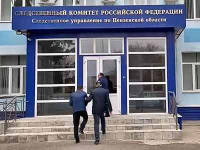 На допрос в СУ СКР по Пензенской области. Фото: Александр Воронин На допрос в СУ СКР по Пензенской области. Фото: Александр Воронин