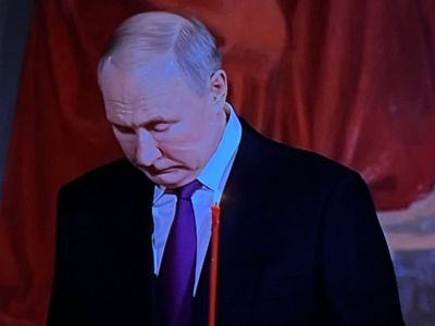 Владимир Путин на пасхальном богослужении в храме Христа Спасителя, 15.04.23. Фото: t.me