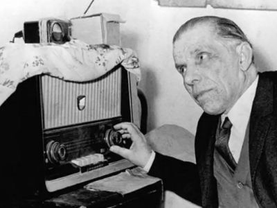 Один из topos-республиканцев и радио, служившее ему в годы изоляции. Фото: www.lasexta.com Один из topos-республиканцев и радио, служившее ему в годы изоляции. Фото: www.lasexta.com