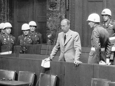 Путин в трибунале. Коллаж: patrioty.org.ua Путин в трибунале. Коллаж: patrioty.org.ua