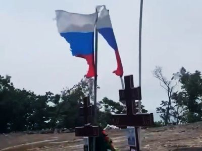 Поврежденные флаги РФ. Фото: Владивосток1.Ru Поврежденные флаги РФ. Фото: Владивосток1.Ru