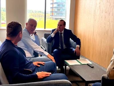 Обсуждение планов. Фото из соцсетей, Сергей Горчаков, Каспаров.Ru Обсуждение планов. Фото из соцсетей, Сергей Горчаков, Каспаров.Ru