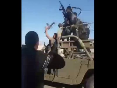 ХАМАСовцы на захваченном израильском джипе, 7.10.23. Скрин видео: t.me/vostochnysyndrome ХАМАСовцы на захваченном израильском джипе, 7.10.23. Скрин видео: t.me/vostochnysyndrome