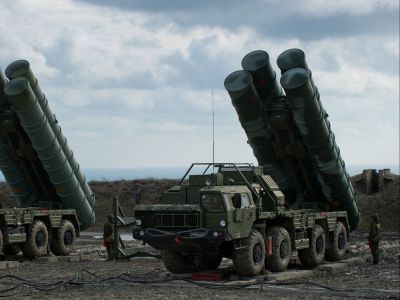 Зенитный ракетный комплекс С-400 "Триумф". Фото: Сергей Мальгавко / РИА Новости Зенитный ракетный комплекс С-400 "Триумф". Фото: Сергей Мальгавко / РИА Новости