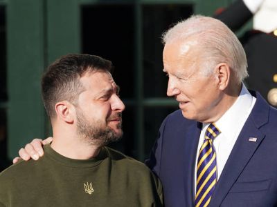 Владимир Зеленский (слева) и Джо Байден. Фото: Kevin Lamarque / Reuters Владимир Зеленский (слева) и Джо Байден. Фото: Kevin Lamarque / Reuters